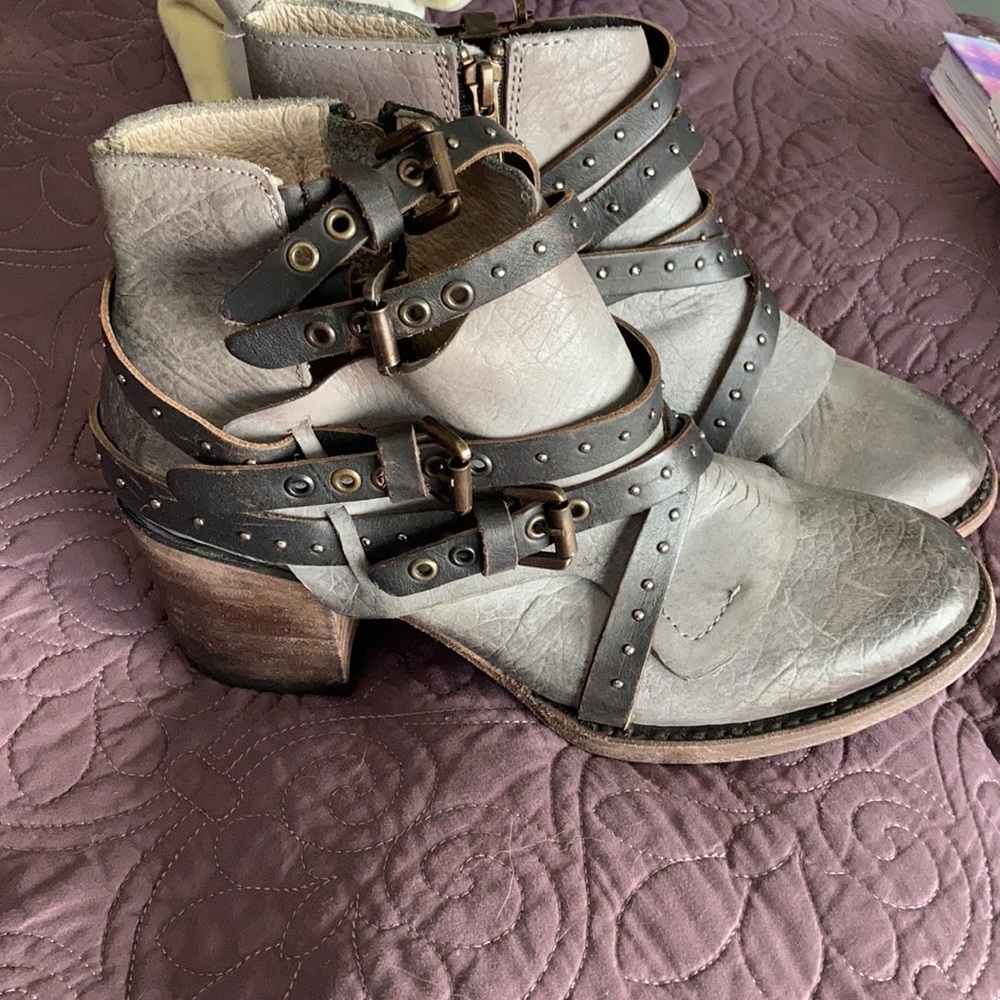 Freebies darling boots!!